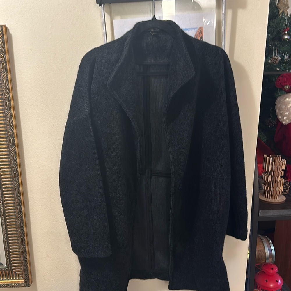 Black banana republic cocoon coat. Size s/m . Never worn